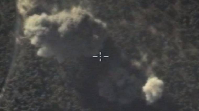 Российские летчики сбросили бомбы на&nbsp;позиции террористов в&nbsp;Сирии&nbsp;— видео