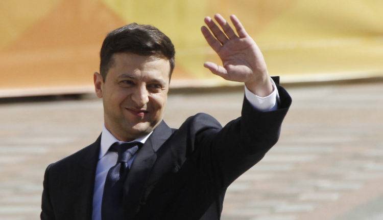 Зеленский поздравил Токаева с победой на выборах и пригласил на Украину