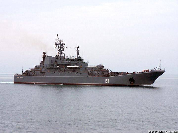 Российские десантные корабли, идущие в Сирию, вошли в Средиземное море