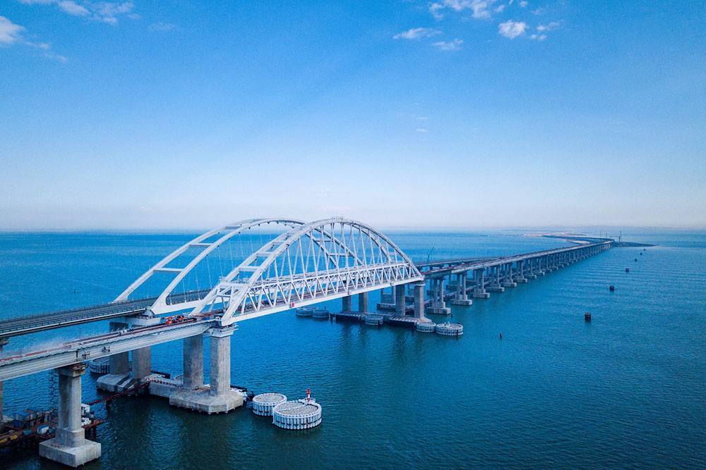 На Крымском мосту построен первый железнодорожный путь