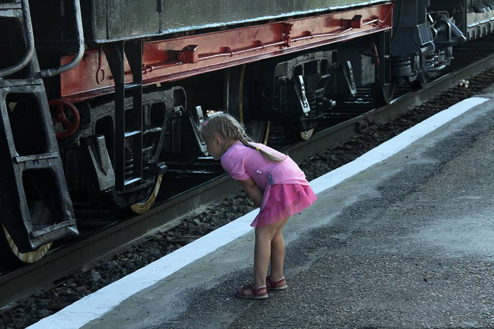 В Кузбассе на железной дороге нашли четырёхлетнюю девочку
