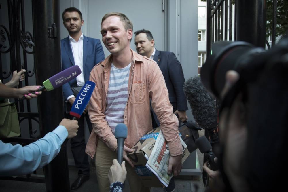СМИ: РФ сама осталась в тюрьме после освобождения журналиста