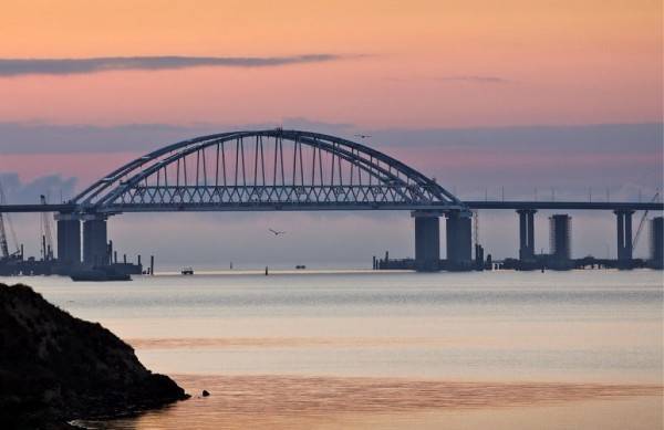 На Крымском мосту завершено строительство первого железнодорожного пути