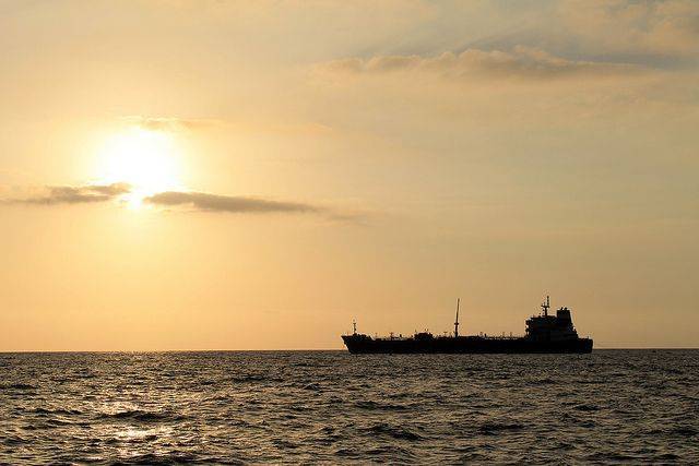 Экипаж танкера в Оманском заливе во время атаки видел «летающий объект»