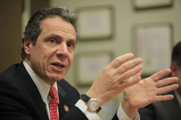 Губернатор Нью-Йорка запретил отказываться от прививок из-за религии