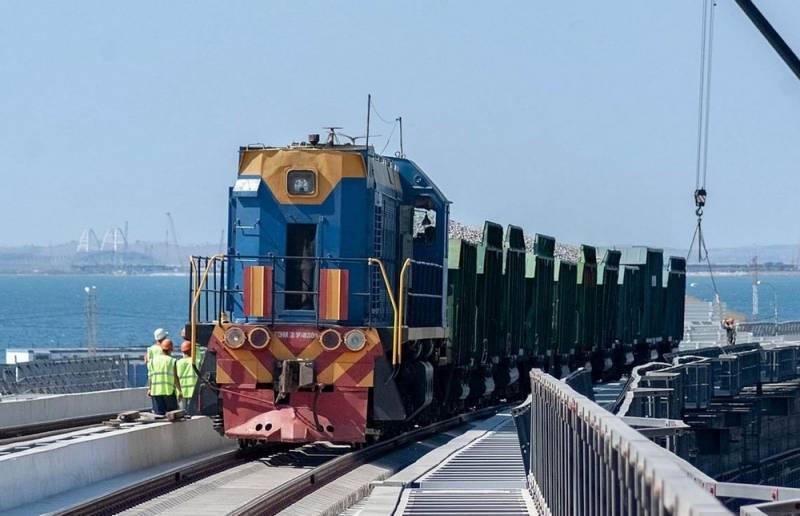 Состыкован первый путь железнодорожной части крымского моста