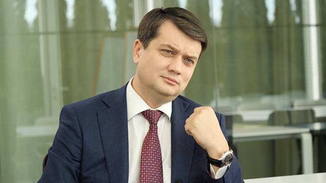 Глава партии Зеленского пообещал перейти на украинский язык только при избрании в Раду