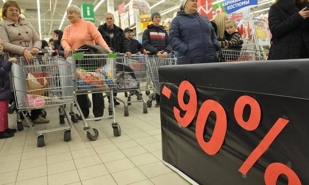 Большинство россиян покупают товары только со скидками