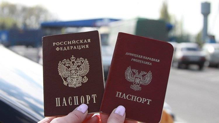 Первые жители ДНР приехали в Россию за паспортами