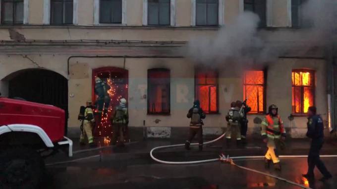 Видео: на Синопской набережной сгорел дом купца Фролова