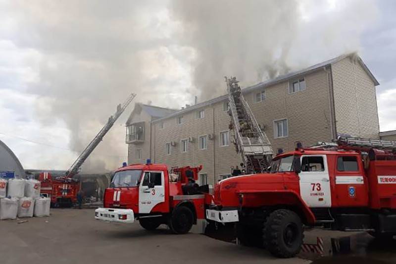 Появилось видео разрушительного пожара на рынке в Улан-Удэ