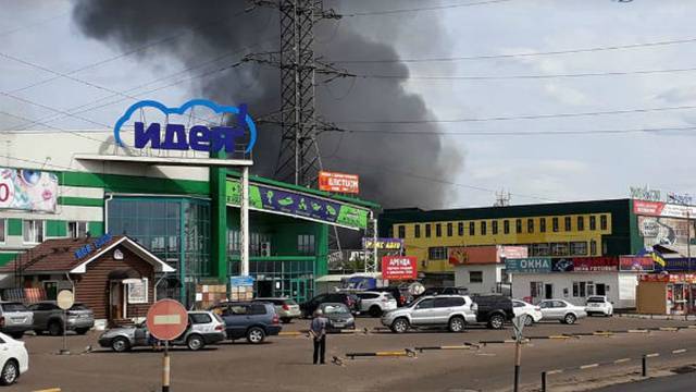 Пожар охватил строительный рынок в Бурятии на площади 1,5 тыс. "квадратов"