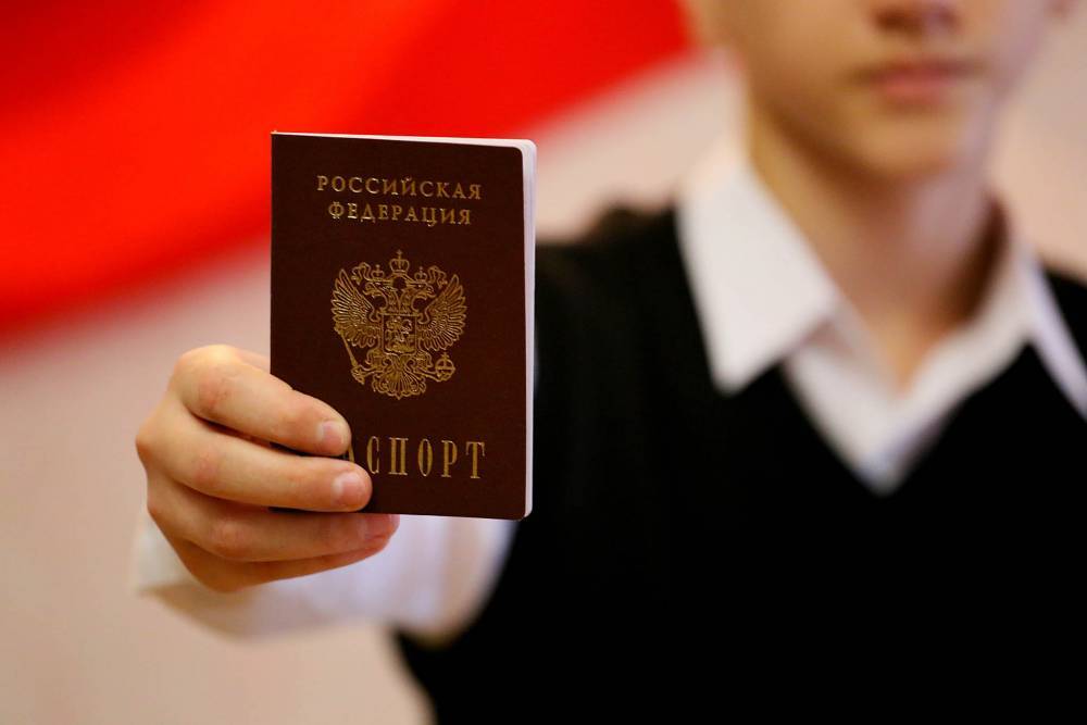 Россия выдала первый паспорт жителю ДНР после указа Путина