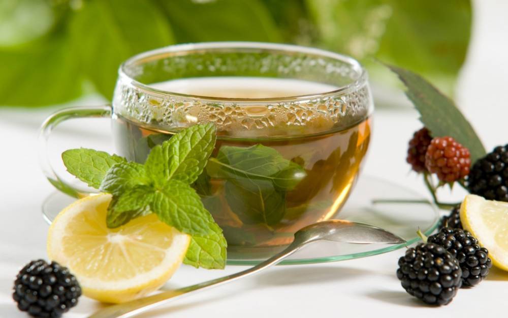 Убираем бока и жирок на животе: отлично поможет зеленый чай