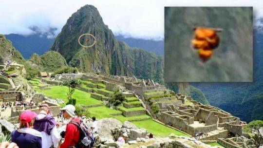 В Перу турист запечатлел светящийся диск над развалинами Мачу-Пикчу