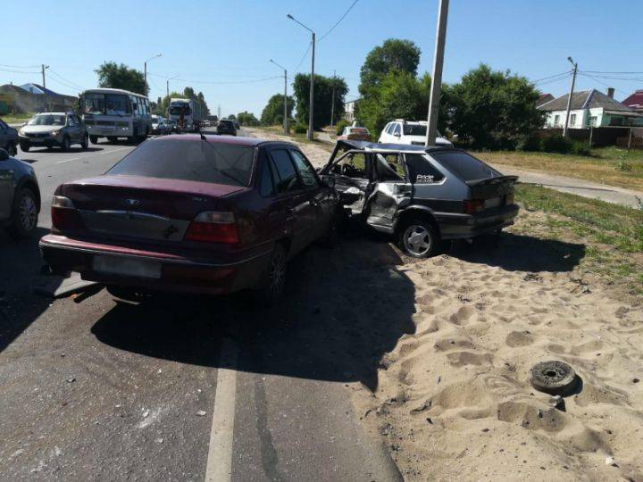 Два человека пострадали в ДТП с четырьмя авто в Воронеже