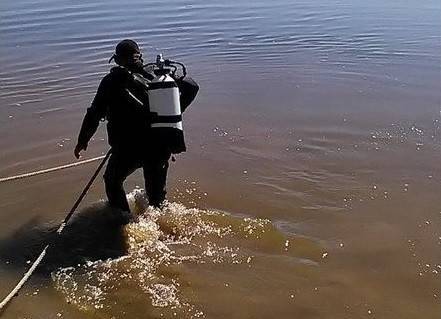 В реке Ахтуба водолазы ищут тело утонувшего астраханца