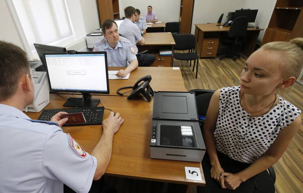 Первая группа жителей Донбасса получила российские паспорта по упрощенной схеме