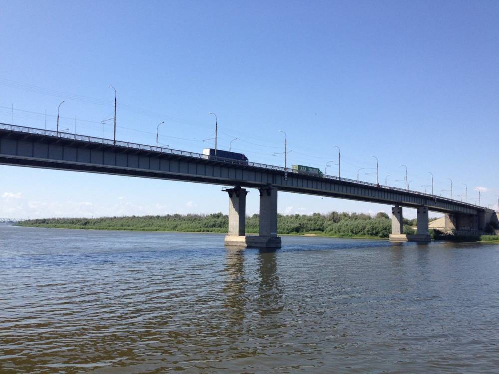 В Астрахани полиция спасла женщину на Новом мосту