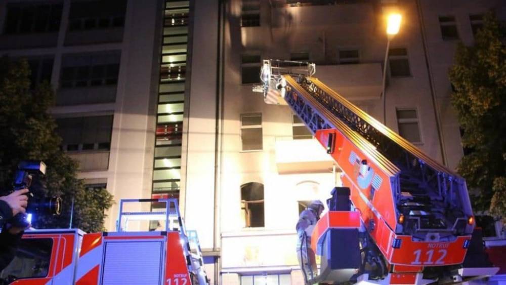 Пожар в Берлине: мать с ребенком выпрыгнула из окна