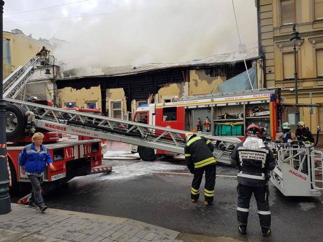 Сотрудники МЧС локализовали пожар в Хамовниках