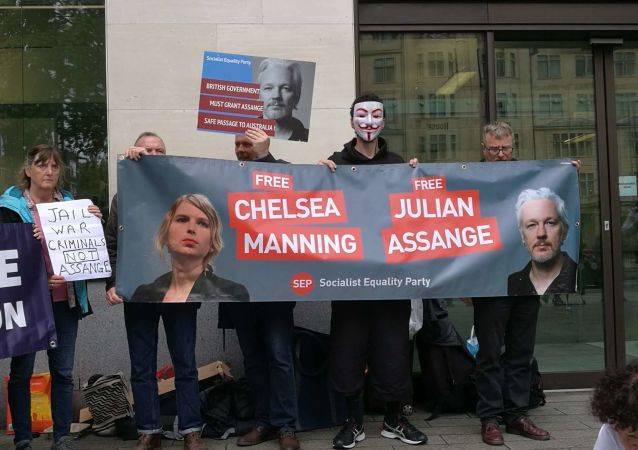 Сторонника Ассанджа устроили митинг в Лондоне на фоне опасений его экстрадиции