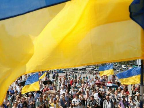 Опрос: почти 70% украинцев считают ситуацию в стране напряжённой