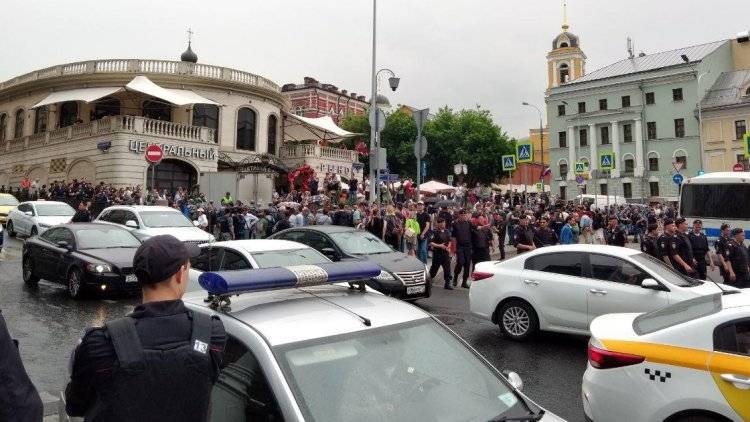 Политолог отметил четкую и слаженную работу полиции на незаконном митинге в Москве