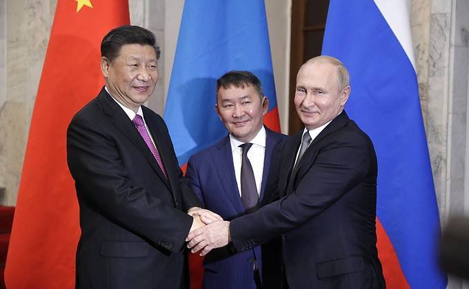 Встреча с&nbsp;Председателем КНР Си Цзиньпином и&nbsp;Президентом Монголии Халтмагийн Баттулгой