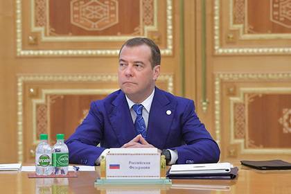 Медведев приставил к регионам министров-кураторов