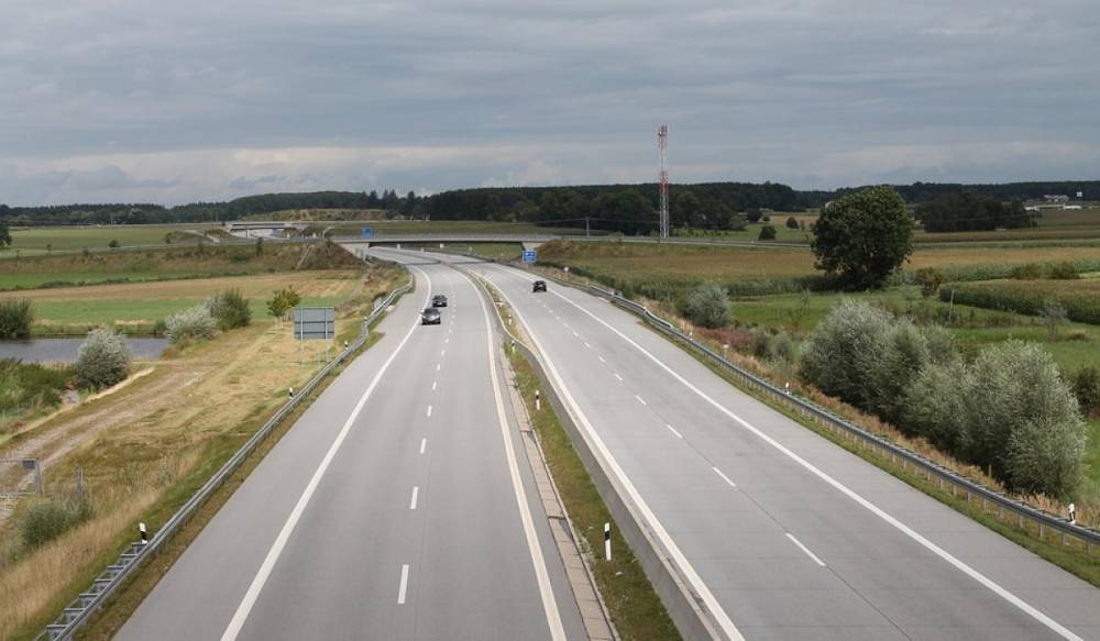 На дорогах России могут разрешить скорость 130 км/ч