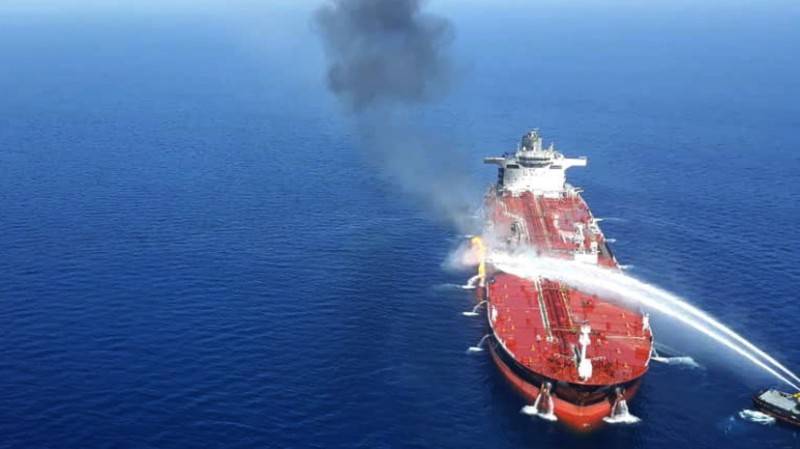 «Шито белыми нитками»: США предъявили «доказательства» причастности Ирана к пожару на танкерах