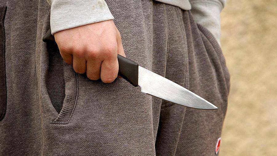Мужчина с ножом напал на прохожих в Москве