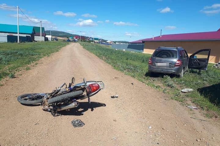 В Башкирии мотоциклист не уступил «Ладе Калине», водители госпитализированы