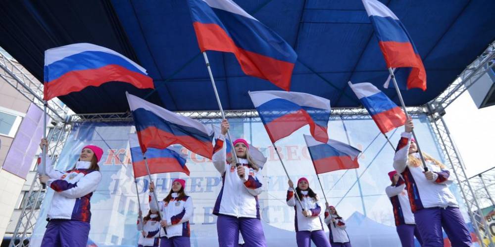 Социологи ФОМ зафиксировали рост патриотических настроений и веру в экономику России