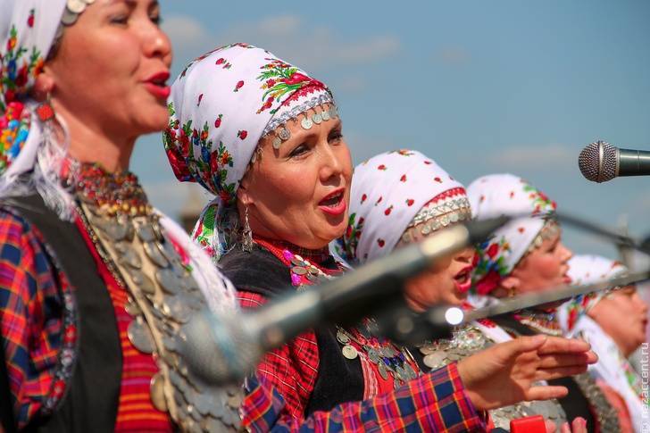 Самое большое этнограффити нарисуют на фестивале «Русское поле» в Москве