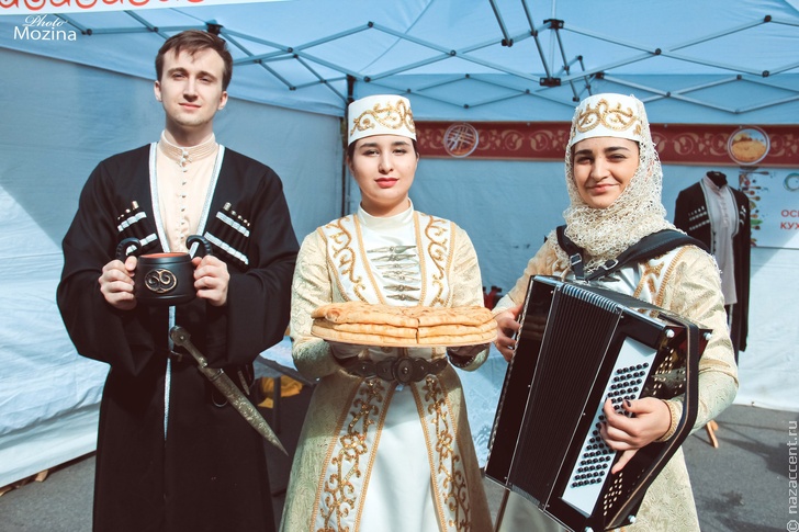Гостей фестиваля национальных кухонь в Санкт-Петербурге угостят пловом и шашлыком