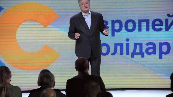 Конституционный суд Украины обвинил Порошенко в превышении полномочий