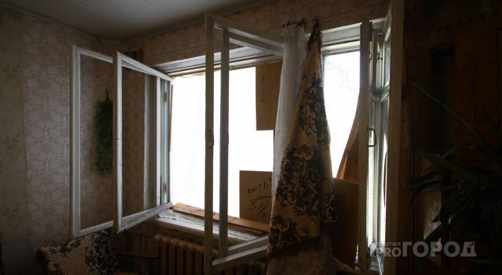 В Новочебоксарске женщина выпрыгнула в окно, спасая свою жизнь