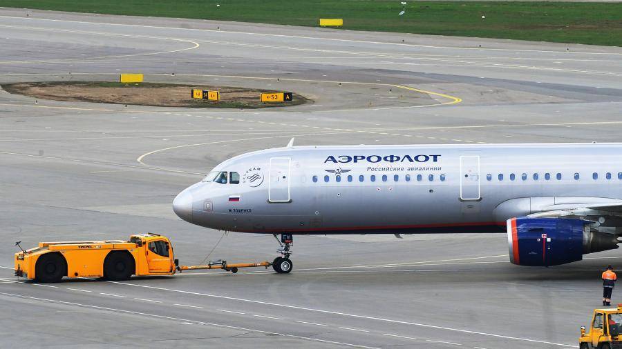 Направлявшийся в Москву самолет сел в Варшаве из-за буйного пассажира