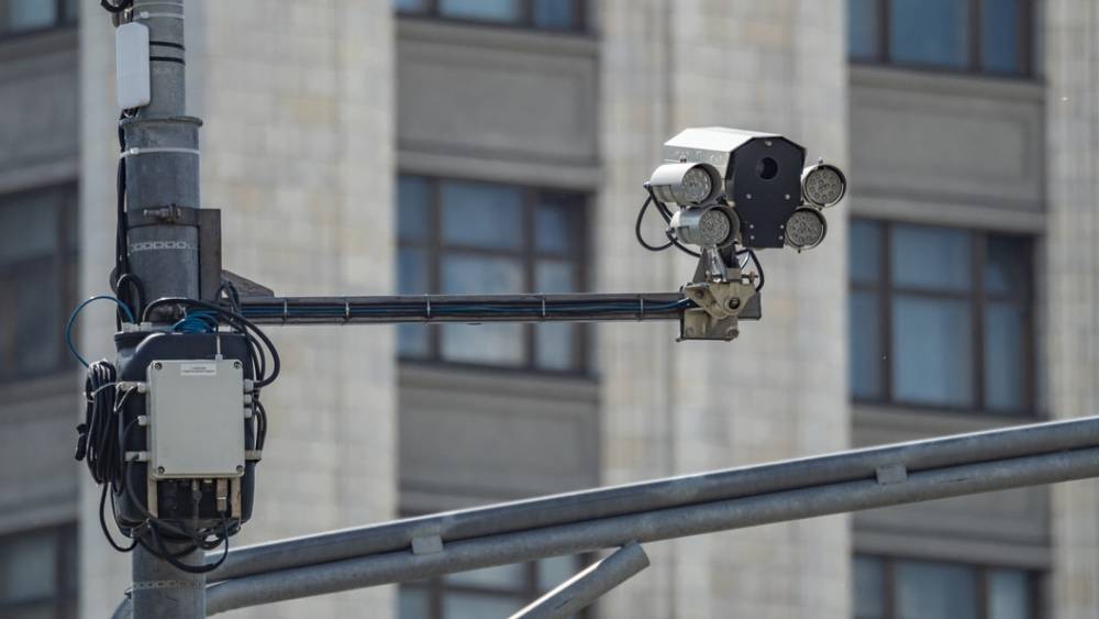 Видеокамеры на дорогах приравняют к отбойникам и светофорам: В Госдуме для водителей готовят новый законопроект
