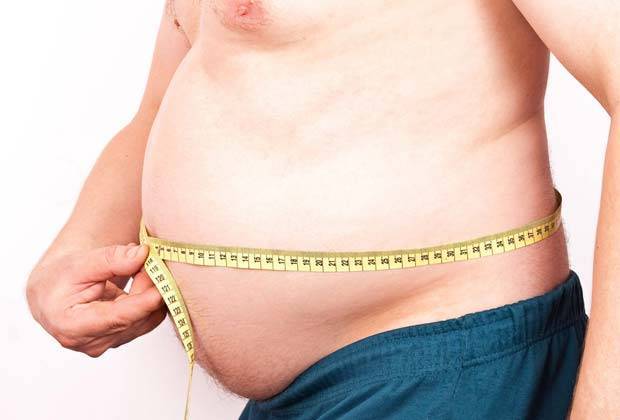 Медики назвали 6 причин отложения жира на животе