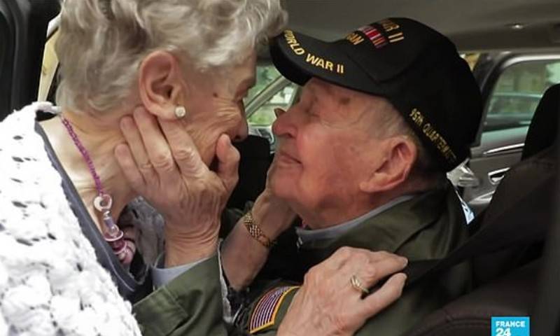 97-летний ветеран и 95-летняя старушка, влюбившиеся в годы войны, снова вместе