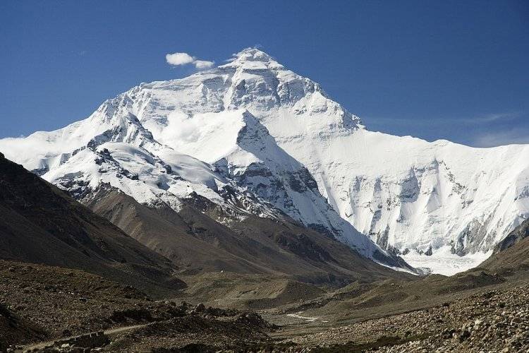 Ученые установили две самые высокие метеостанции в мире на Эвересте