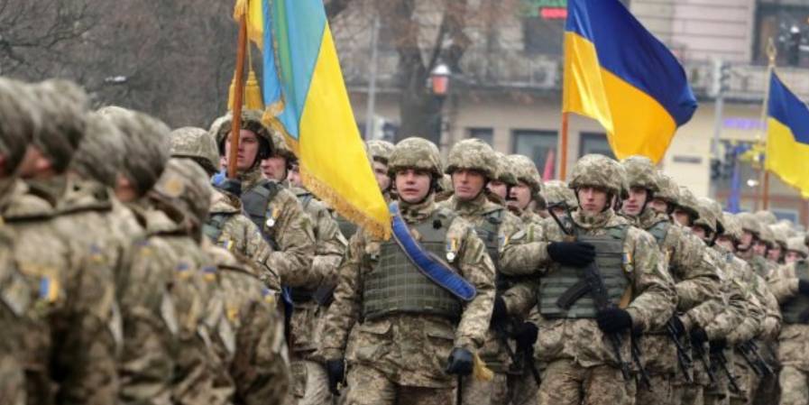 Треть украинцев считает преувеличенной "российскую угрозу"