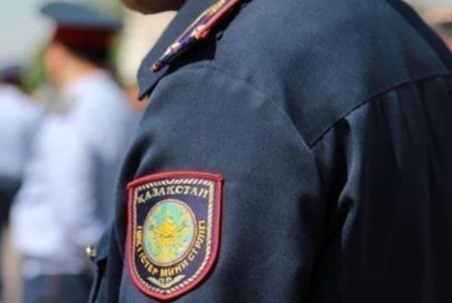 Пострадавшему во время протестов в Алматы полицейскому нужна операция