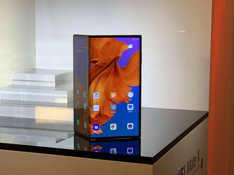 Huawei отложила запуск складного смартфона Mate X