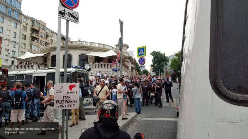 Осташко возмущен действиями оппозиции, слившей данные полицейских после митинга 12 июня