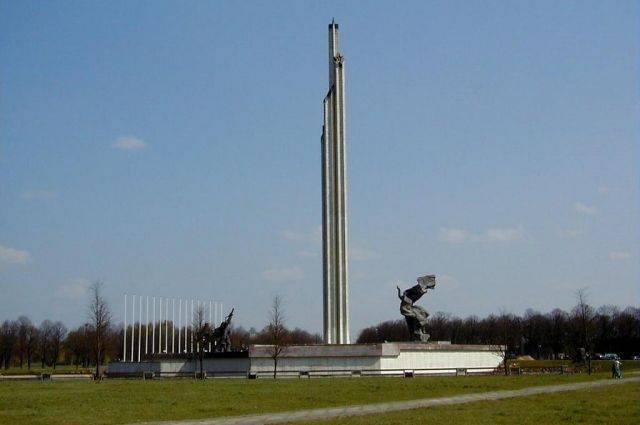 МИД РФ обеспокоен возможным сносом памятника Освободителям в Латвии