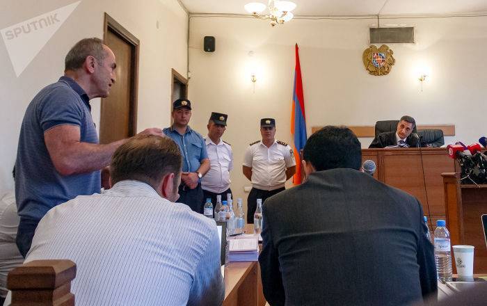 "Это дело вам не по зубам": экс-президент Роберт Кочарян обратился к судье